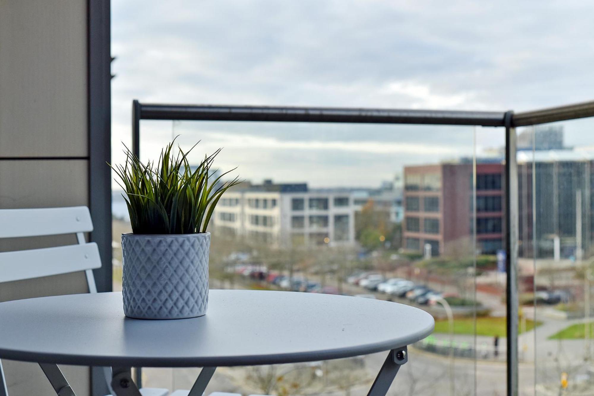 The Vizion Serviced Apartments From Pincott Properties - Free Parking, Private Balcony, And Wifi Milton Keynes Dış mekan fotoğraf