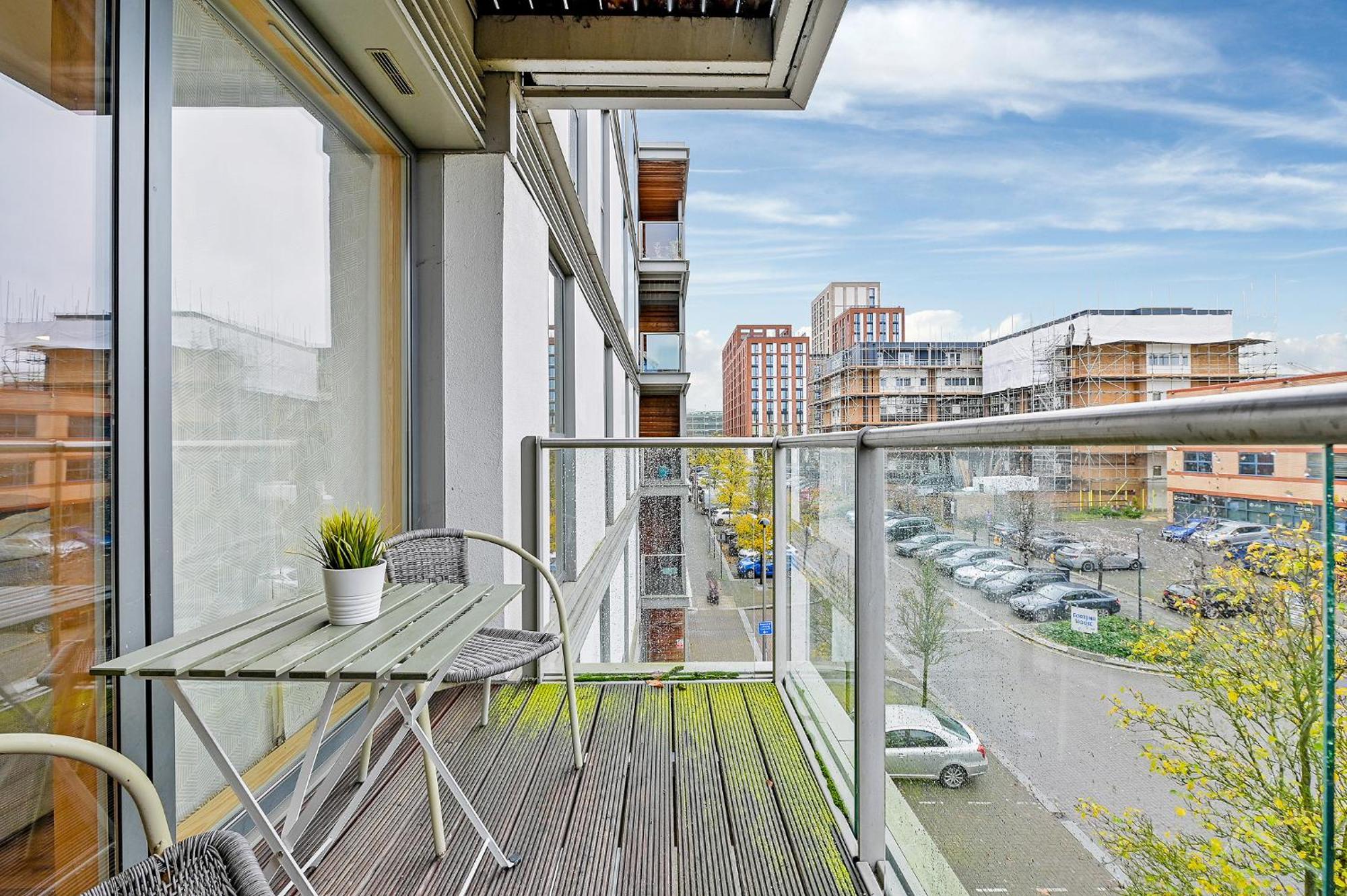 The Vizion Serviced Apartments From Pincott Properties - Free Parking, Private Balcony, And Wifi Milton Keynes Dış mekan fotoğraf